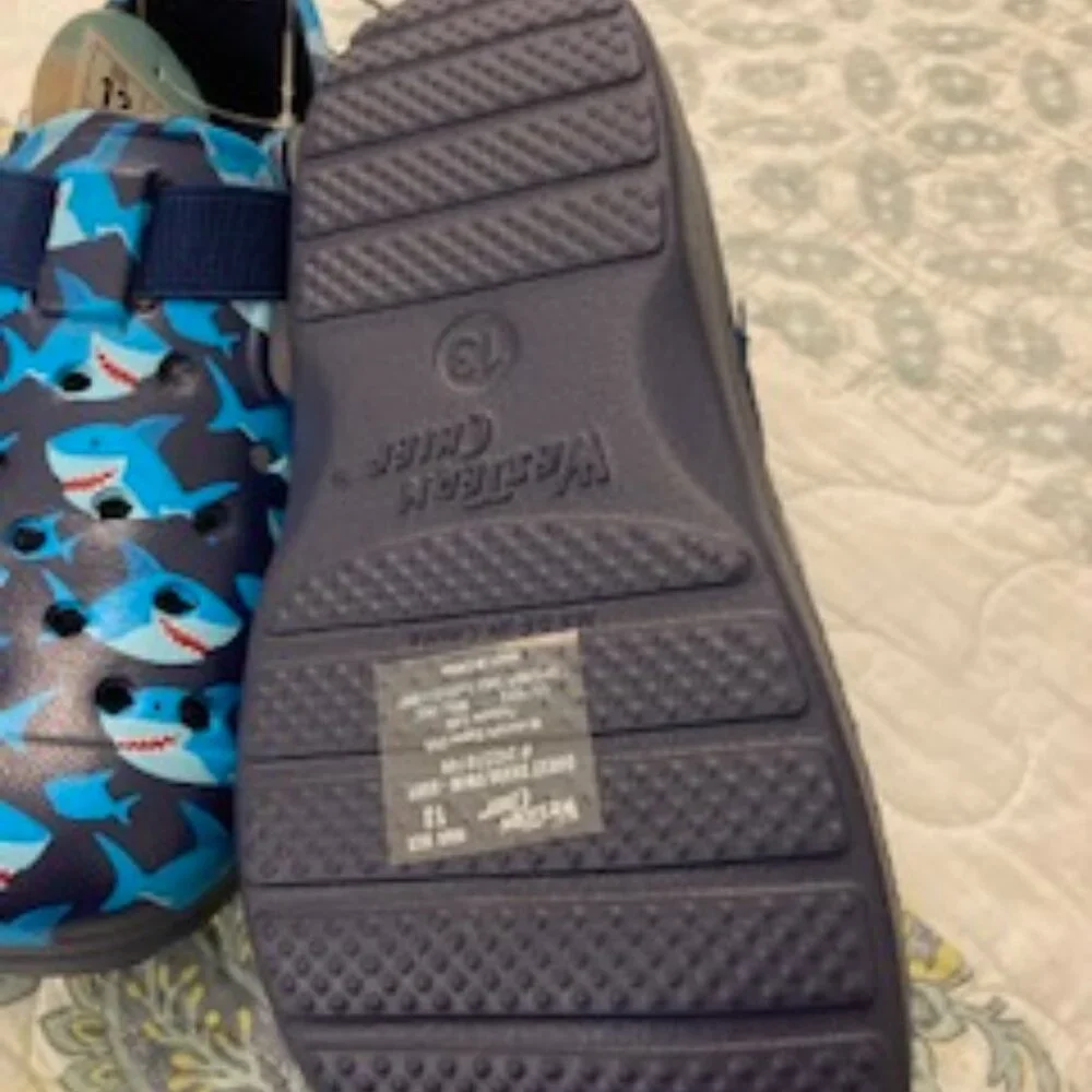 Kids Beach/Water Shoes Navy Shark NWT Kids 13